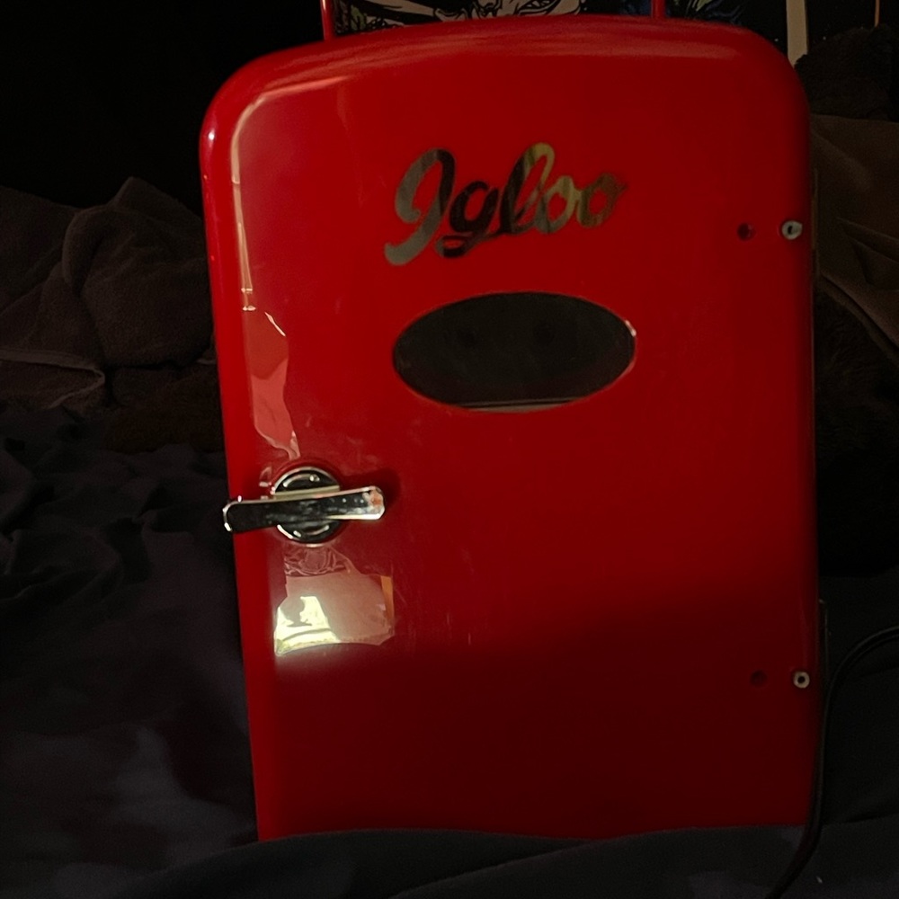 igloo mini red fridge